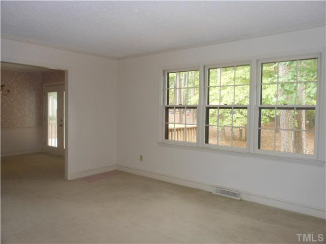 3605 Ranlo Drive Raleigh, NC 27612 - Photo 8 of 19 Living Room