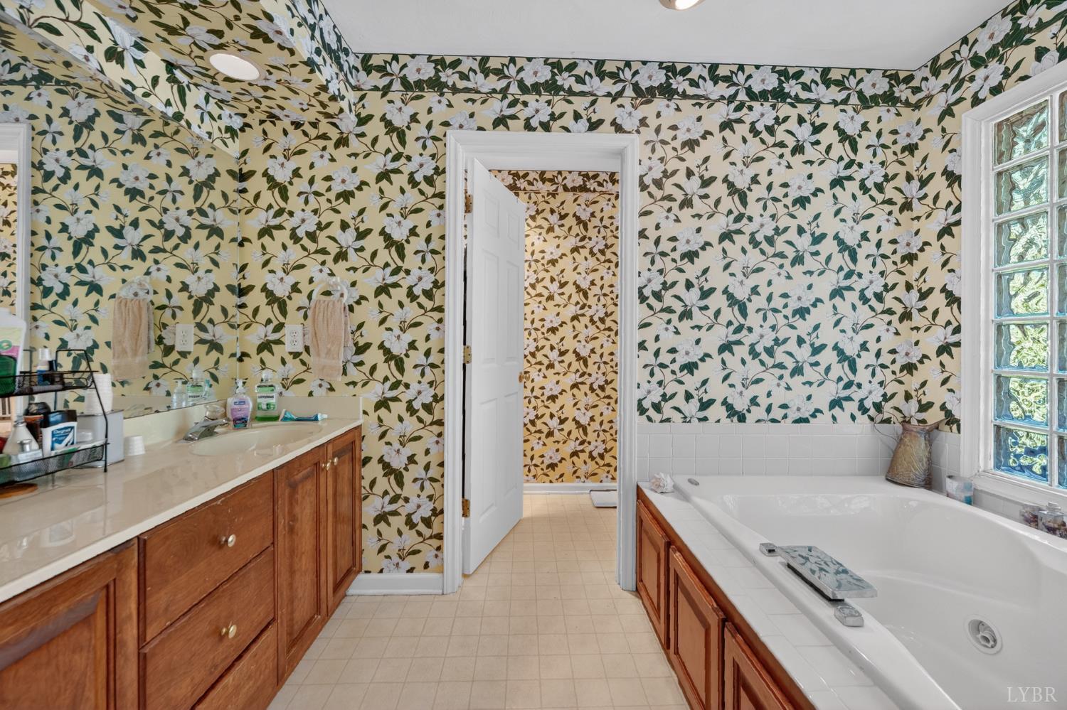 24 Queen Regent Court Blue Ridge, VA 24064 - Photo 23 of 73