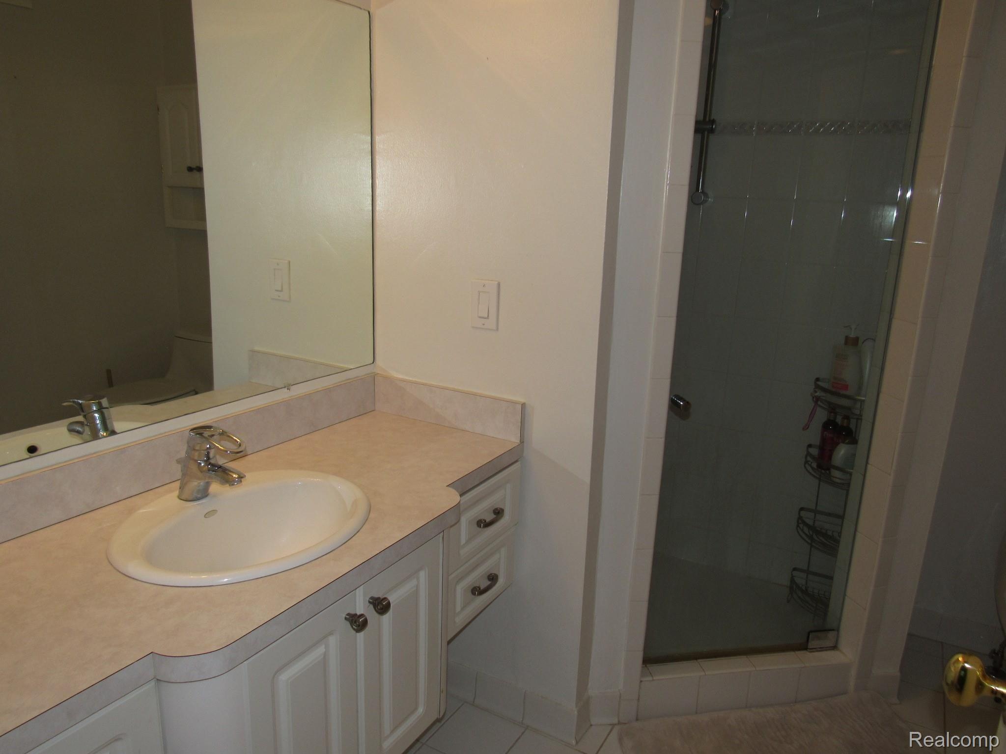 2005 Klingensmith Road, Unit 64 Bloomfield Hills, MI 48302 - Photo 25 of 43 2005 KLINGENSMITH BLOOMFIELD HILLS (75).JPG