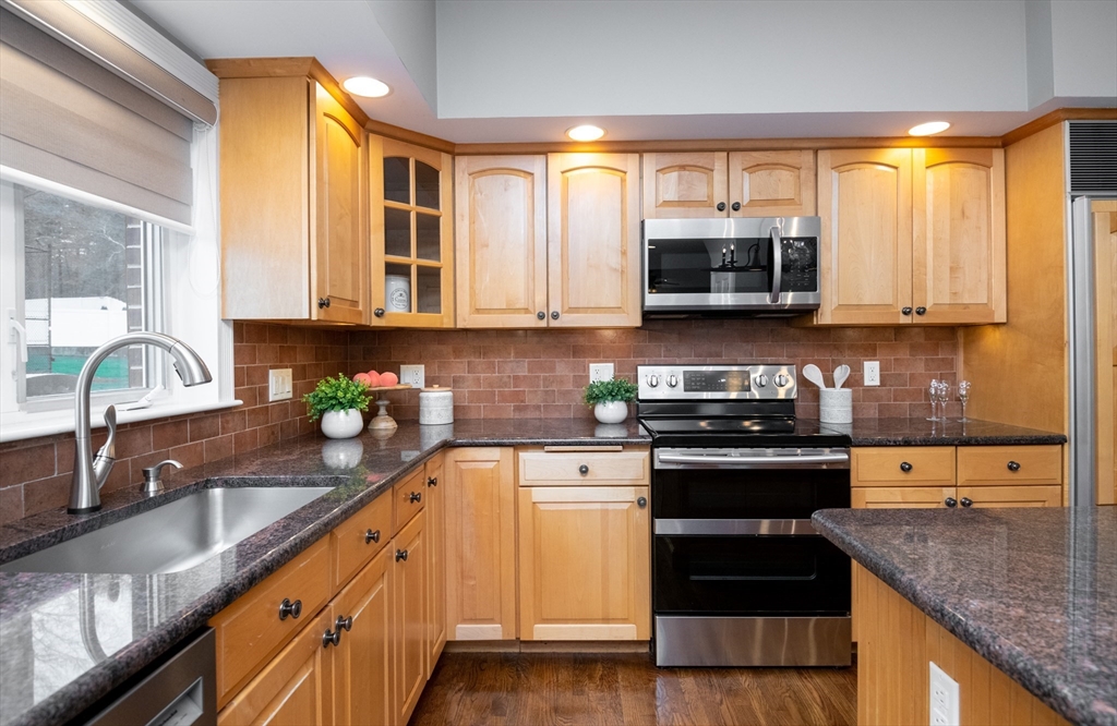 12 Ledgewood Road Saugus, MA 01906 - Photo 12 of 42