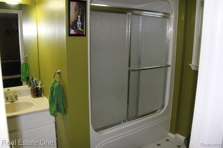 1438 Wagon Wheel Road Canton, MI 48188 - Photo 17 of 23 Master Bathroom