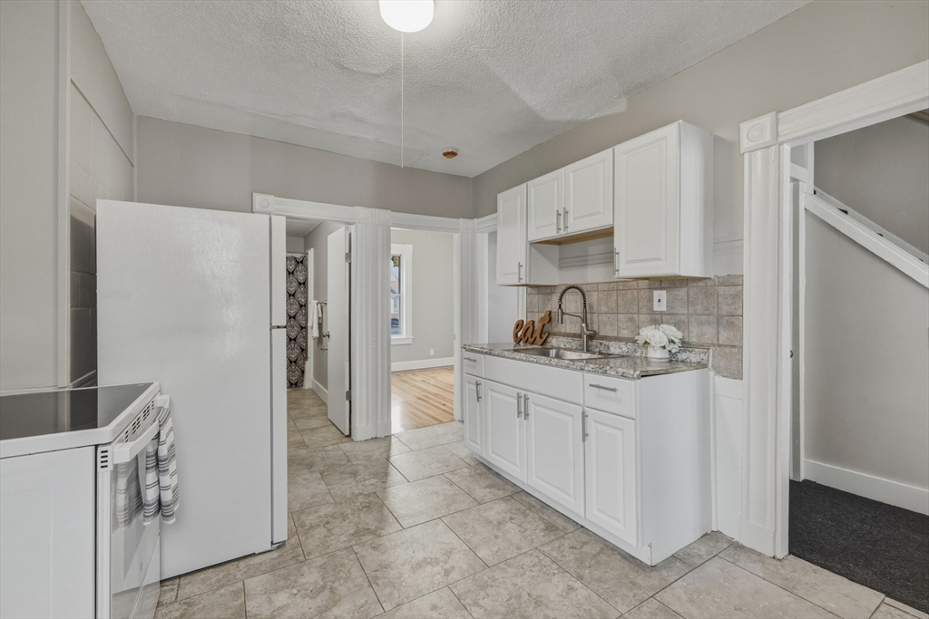 207-209 White Street Springfield, MA 01108 - Photo 20 of 35