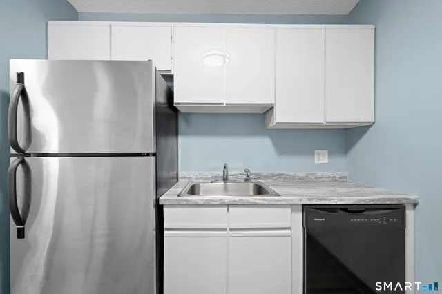 $139,000 | 421 Tolland Street, Unit 208, East Hartford, CT 06108