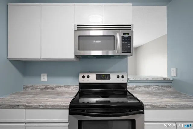 $139,000 | 421 Tolland Street, Unit 208, East Hartford, CT 06108