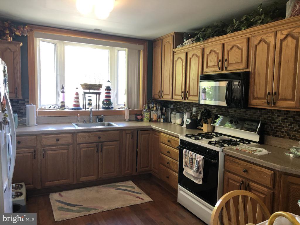 3124 Holly Road Philadelphia, PA 19154 - Photo 18 of 47