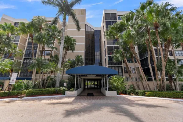 $2,500 | 16300 Golf Club Road, Unit 401, Weston, FL 33326