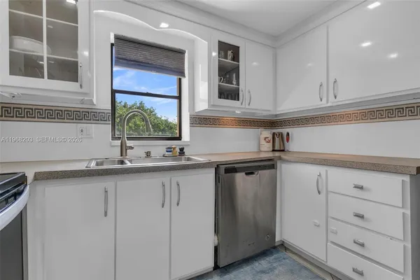 $2,500 | 16300 Golf Club Road, Unit 401, Weston, FL 33326
