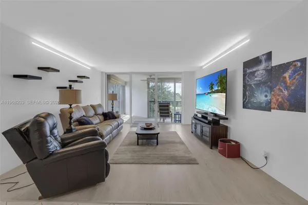 $2,500 | 16300 Golf Club Road, Unit 401, Weston, FL 33326