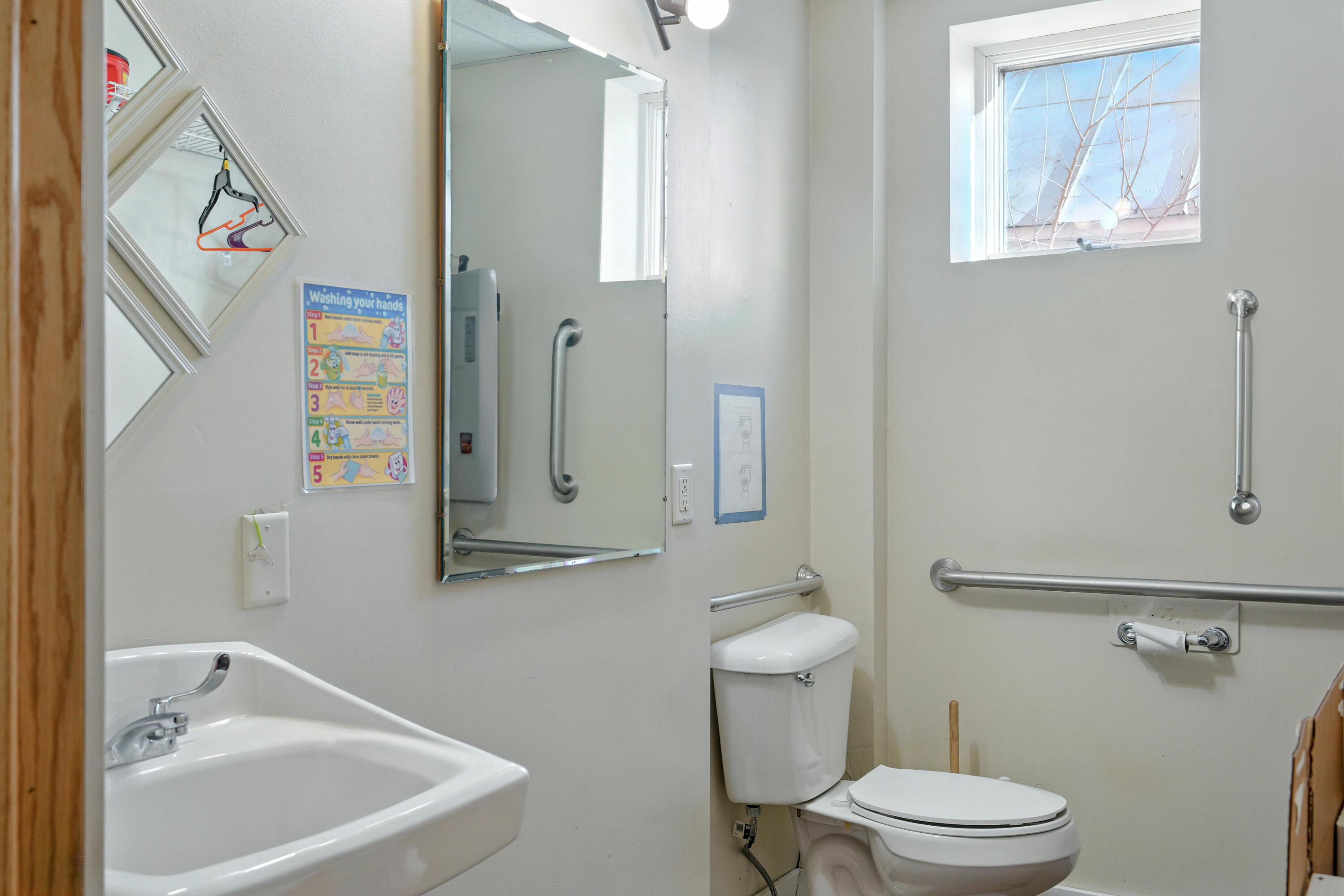 1711 George Street La Crosse, WI 54603 - Photo 16 of 37 Upstairs Unit