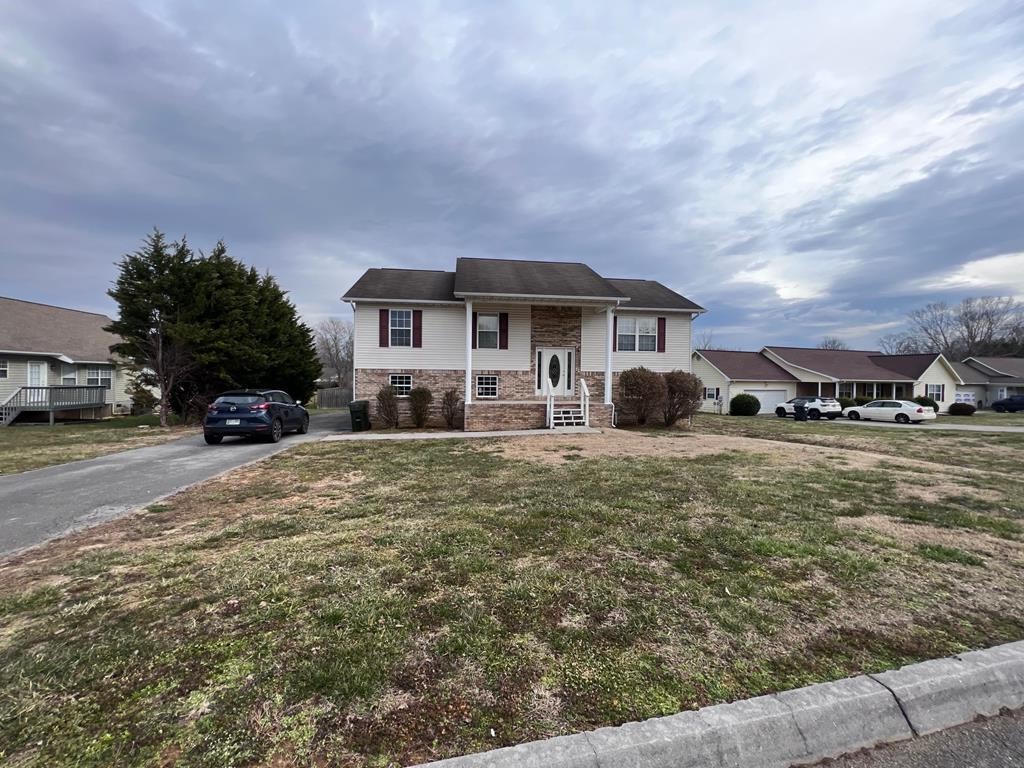 1705 Meadow Ridge Circle Sevierville, TN 37862 - Photo 2 of 19