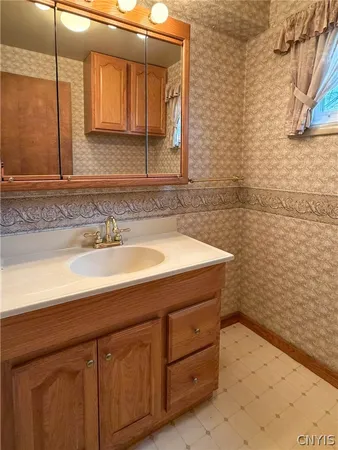 $339,900 | 12 Windsor Terrace, New Hartford, NY 13501
