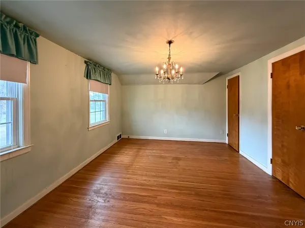 $339,900 | 12 Windsor Terrace, New Hartford, NY 13501