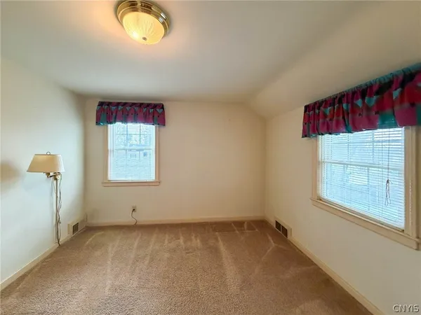 $339,900 | 12 Windsor Terrace, New Hartford, NY 13501