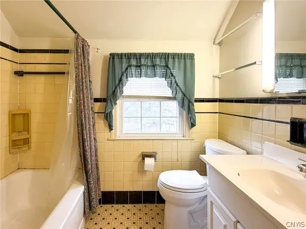 $339,900 | 12 Windsor Terrace, New Hartford, NY 13501