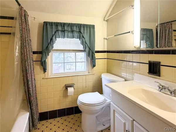 $339,900 | 12 Windsor Terrace, New Hartford, NY 13501