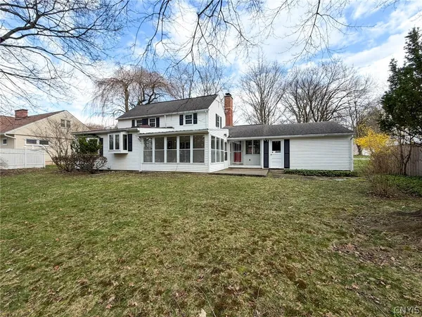 $339,900 | 12 Windsor Terrace, New Hartford, NY 13501