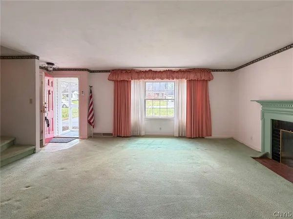 $339,900 | 12 Windsor Terrace, New Hartford, NY 13501