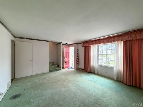 $339,900 | 12 Windsor Terrace, New Hartford, NY 13501