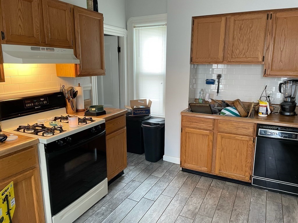 737 Stafford Road Fall River, MA 02721 - Photo 6 of 23
