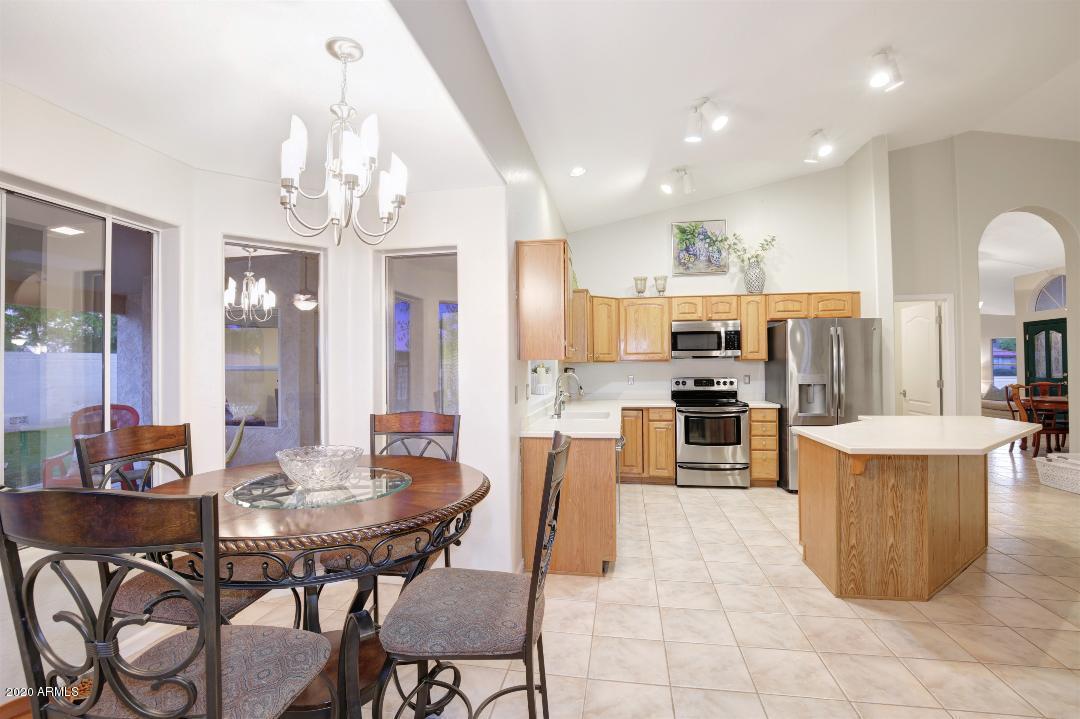 19 North Riata Street Gilbert, AZ 85234 - Photo 16 of 46 kitchen5