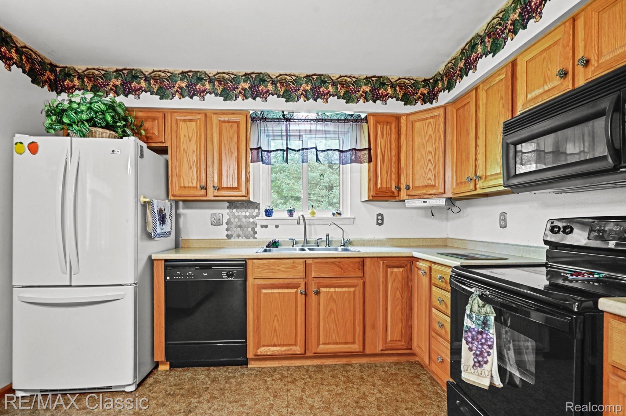 11158 9 Mile Road South Lyon, MI 48178 - Photo 19 of 26 Lots of Cabinets and Storage Space