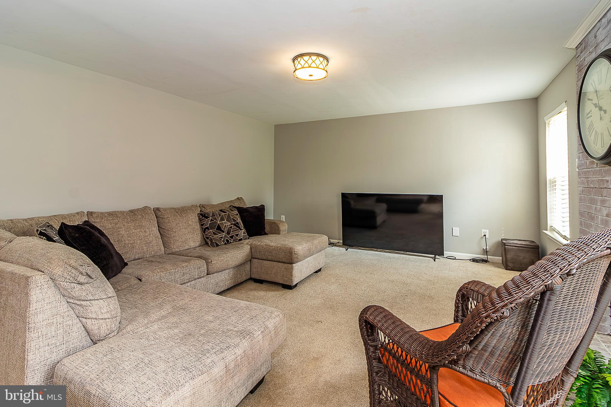 15521 Wheatfield Road Woodbridge, VA 22193 - Photo 6 of 39 Family room
