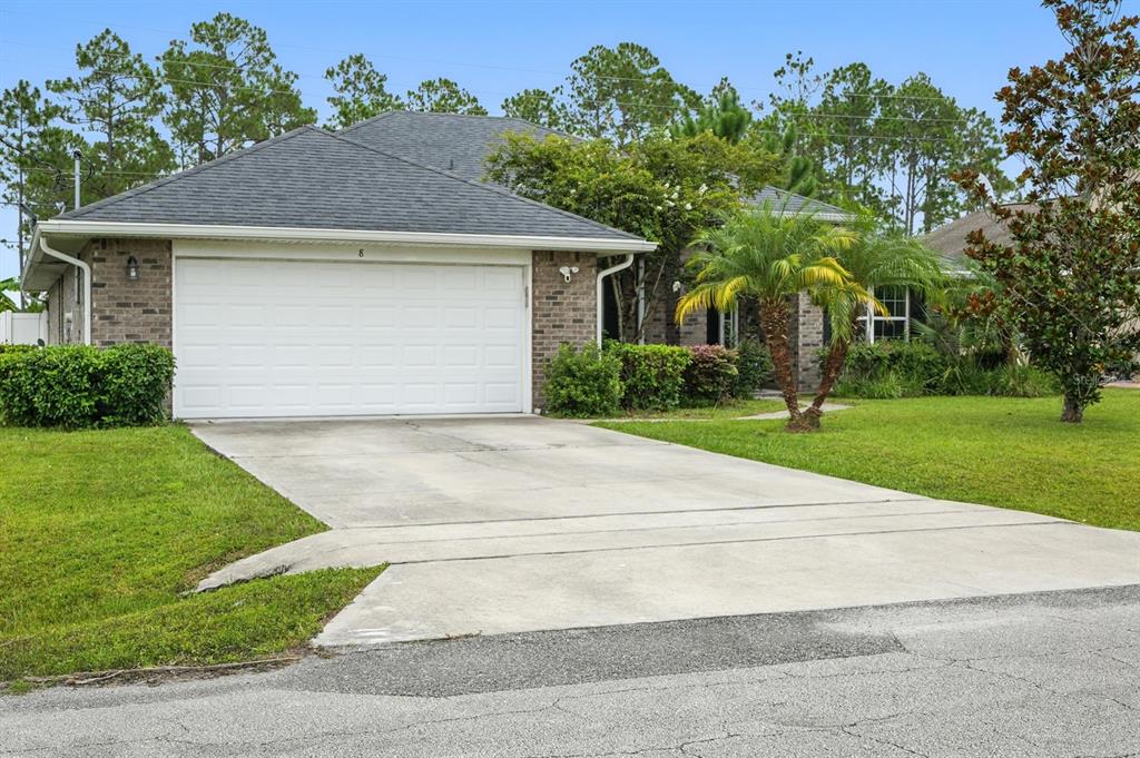 8 Zorro Court Palm Coast, FL 32164 - Photo 3 of 43 a front view of house with yard and trees