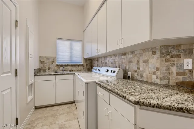 $3,295 | 7435 West Camero Avenue, Las Vegas, NV 89113