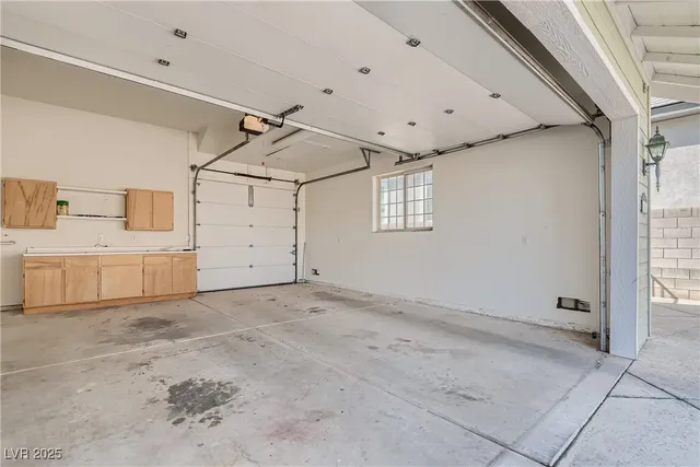 $3,295 | 7435 West Camero Avenue, Las Vegas, NV 89113