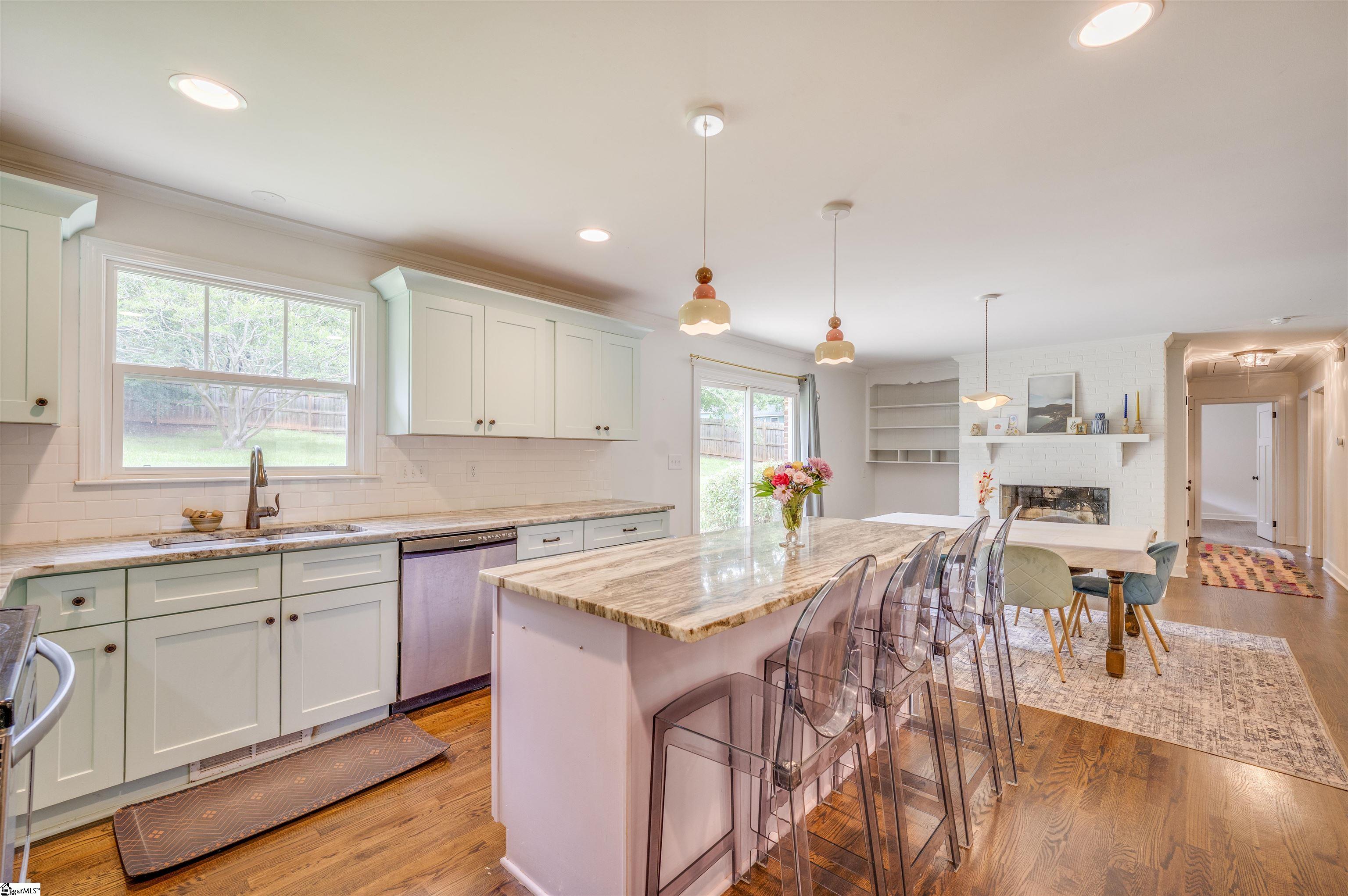 304 New Perry Road Greenville, SC 29617 - Photo 11 of 41 Gallery Image 11
