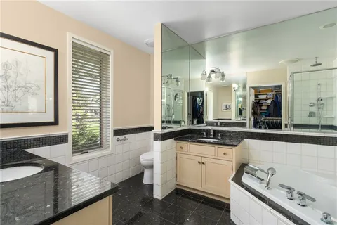 $1,750,000 | 40 Little Harbor Road, Tiverton, RI 02878