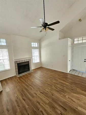 $1,950 | 863 Valleybrooke Drive, Arlington, TX 76001