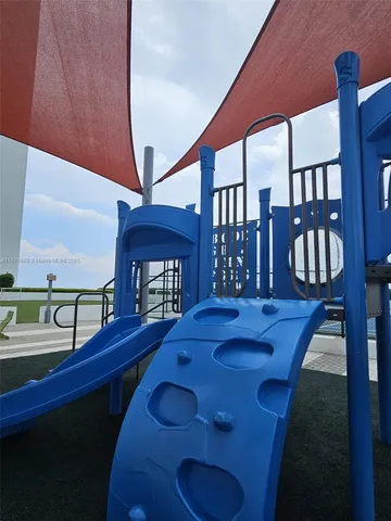 $3,350 | 16385 Biscayne Boulevard, Unit 902, North Miami Beach, FL 33160