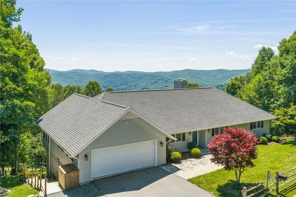 $1,200,000 | 784 Alpine Drive, Seven Devils, NC 28604