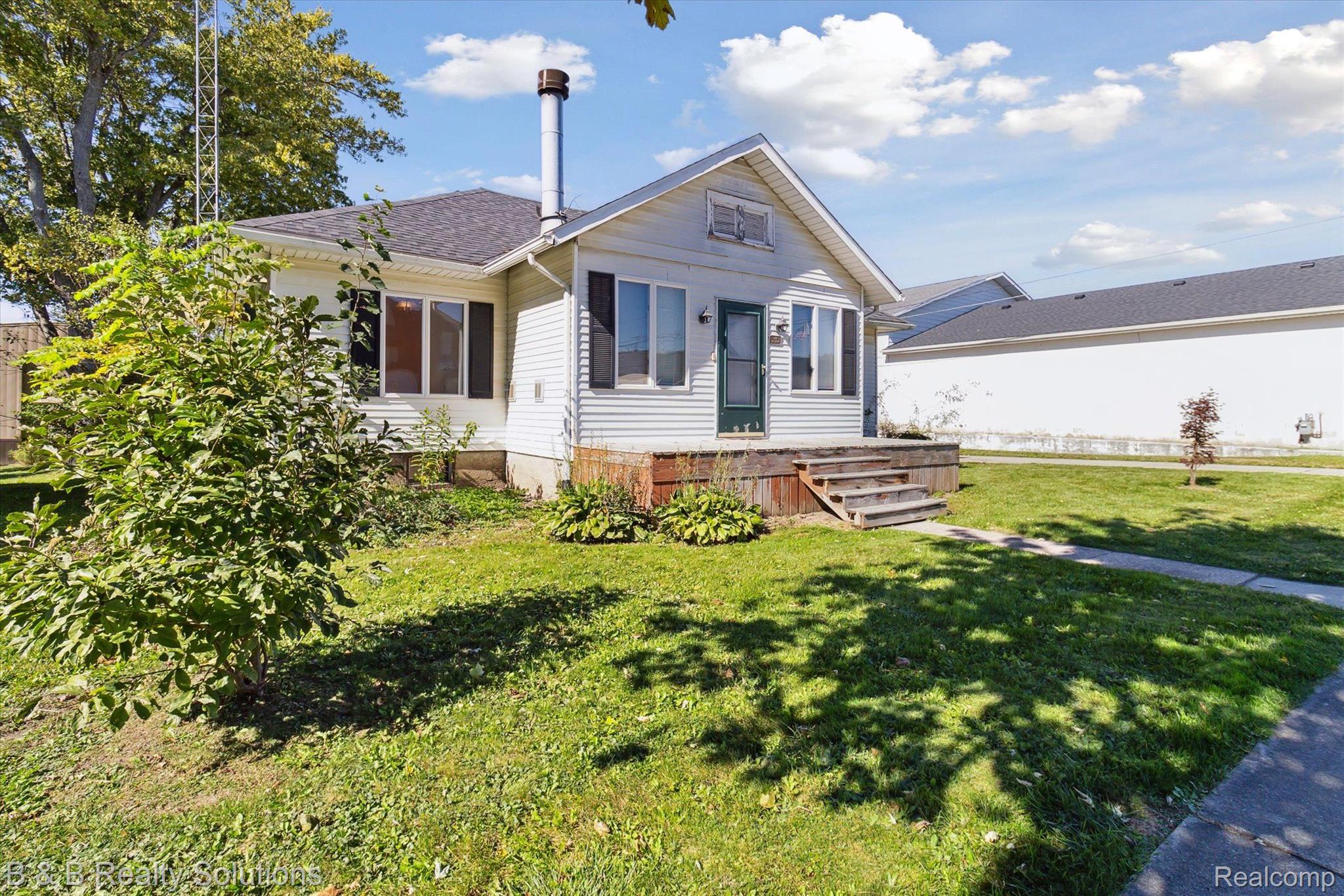 6711 Jefferson Road North Branch, MI 48461 - Photo 3 of 45 Gallery Image 3