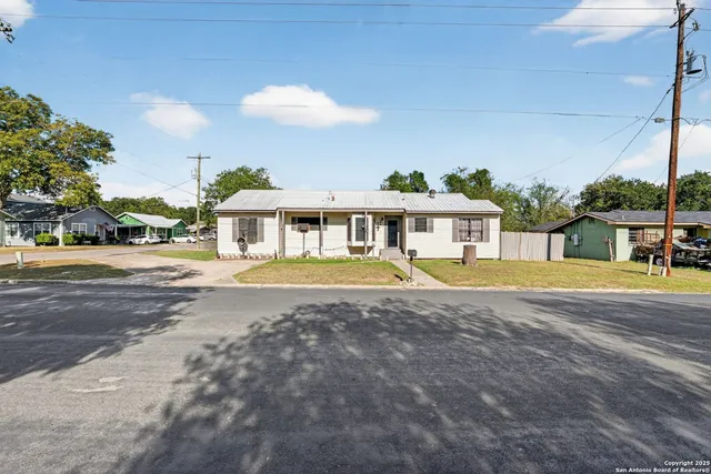 $85,000 | 808 North Adams Street, Beeville, TX 78102