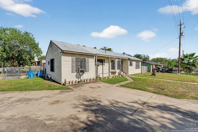 $85,000 | 808 North Adams Street, Beeville, TX 78102