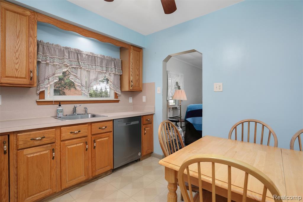 10997 Stark Road Livonia, MI 48150 - Photo 12 of 33 Gallery Image 12