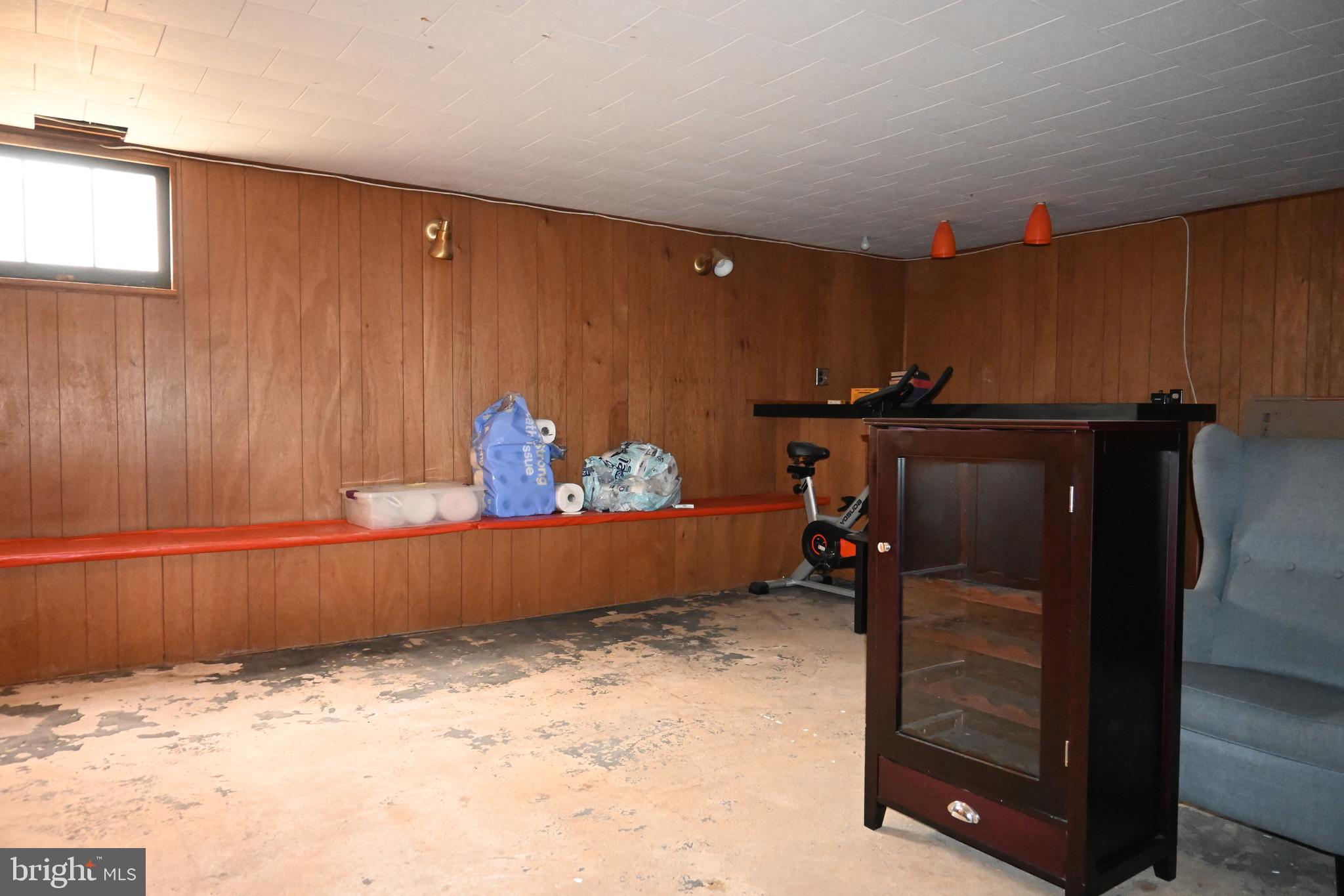 514 Springview Lane Springfield, PA 19064 - Photo 29 of 33 a room with furniture and a window