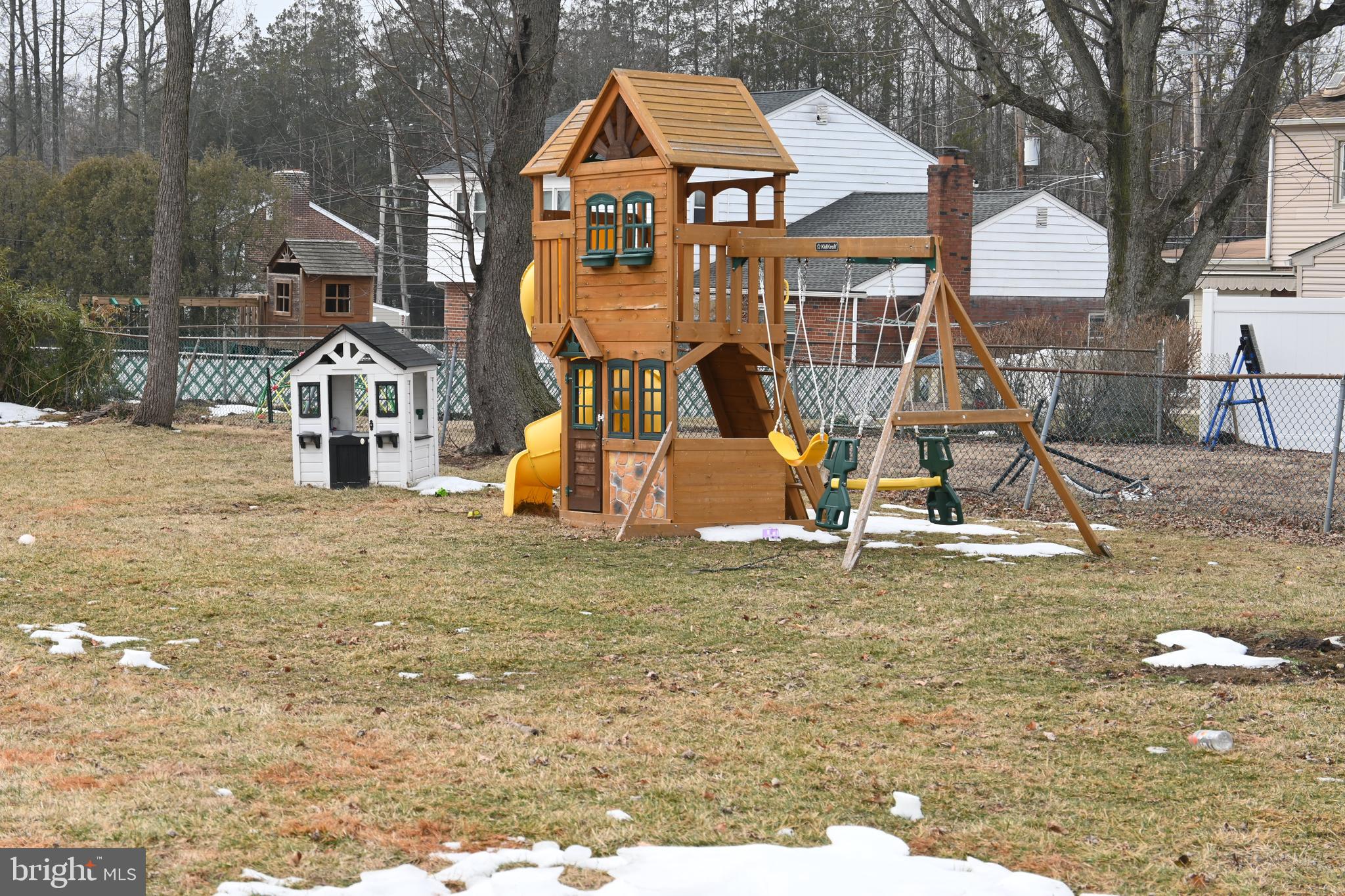 514 Springview Lane Springfield, PA 19064 - Photo 32 of 33 a front view of house with a garden