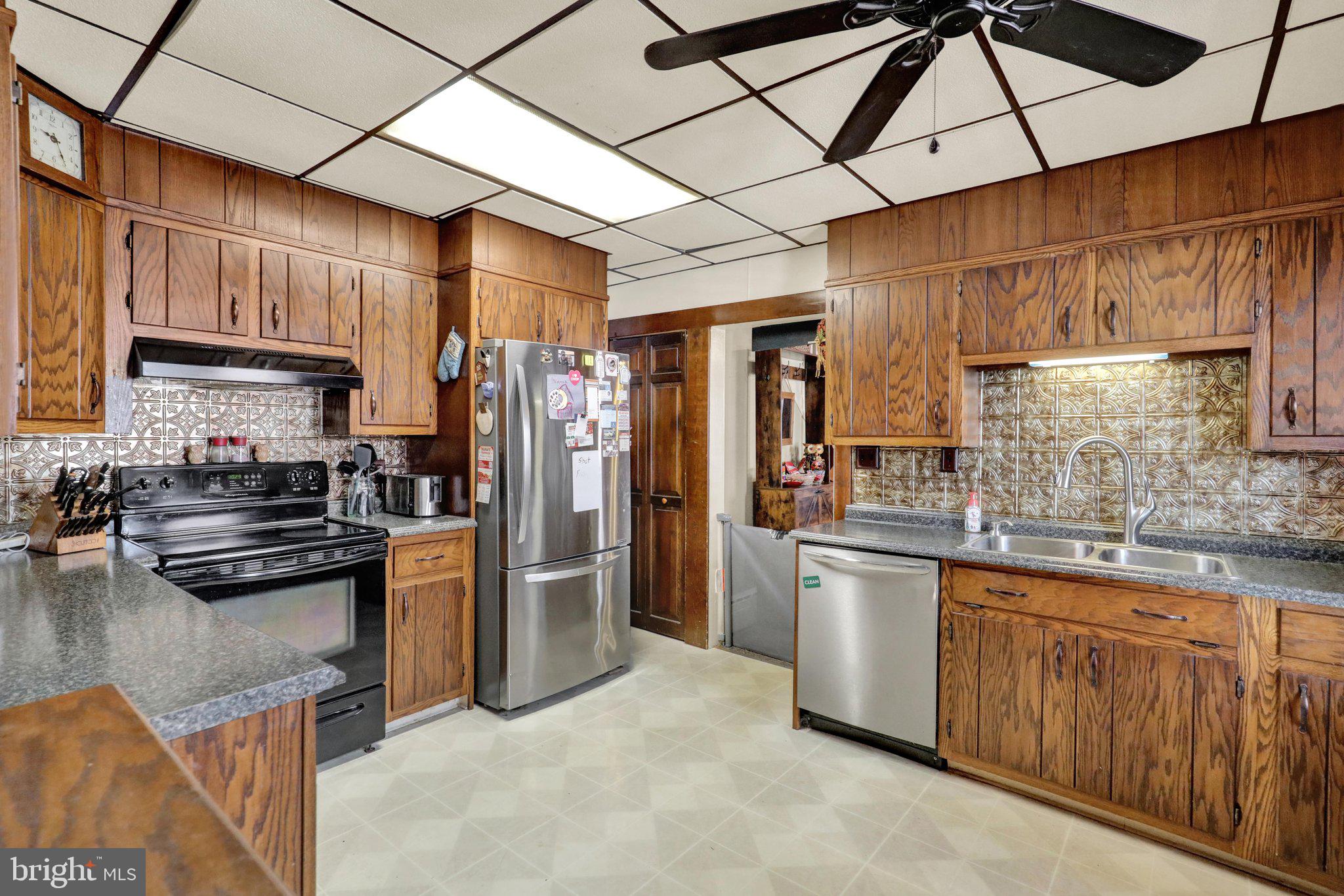307 North Brobst Street Shillington, PA 19607 - Photo 8 of 31 Kitchen