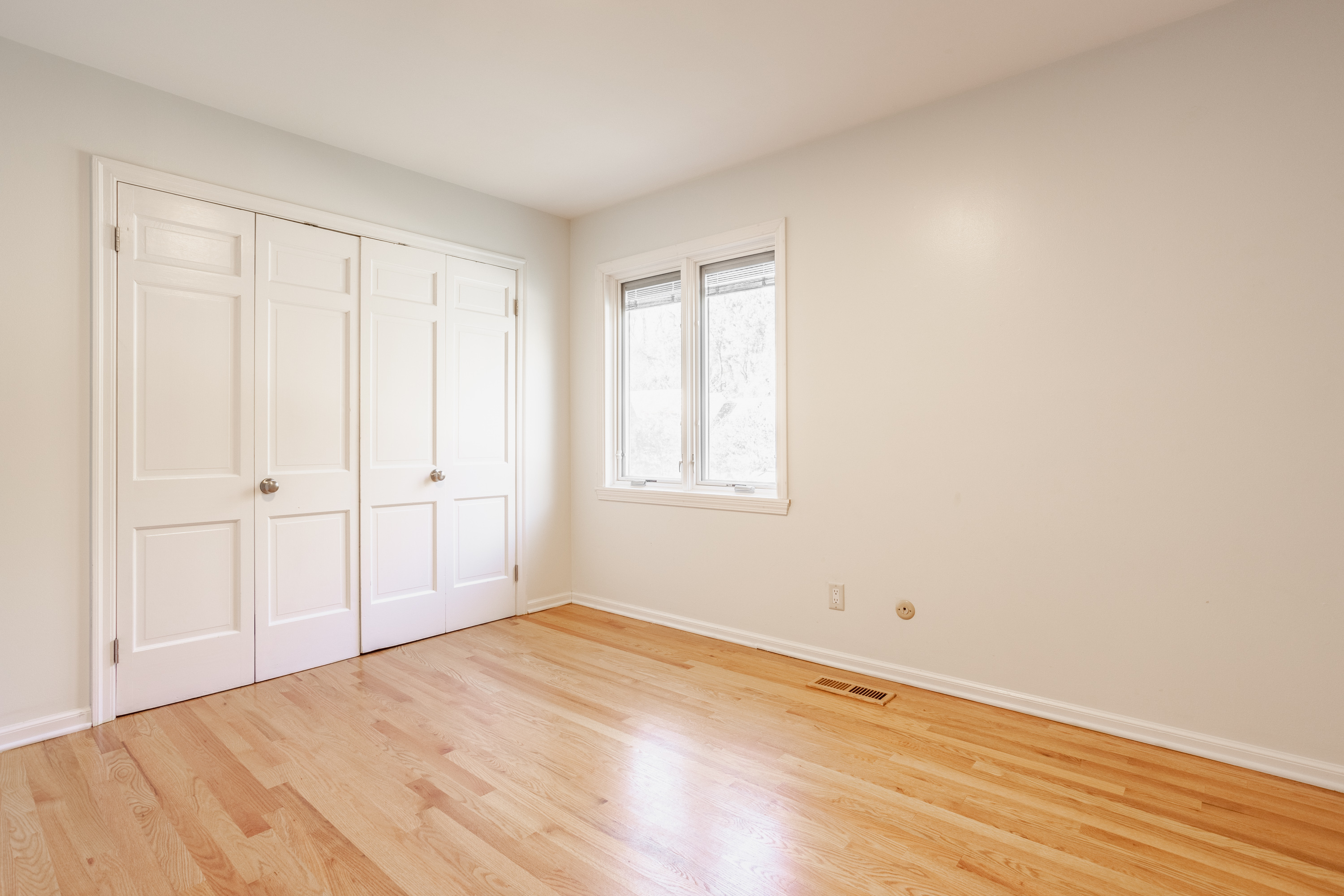 8073 Claridge Road Indianapolis, IN 46260 - Photo 12 of 28 Gallery Image 12