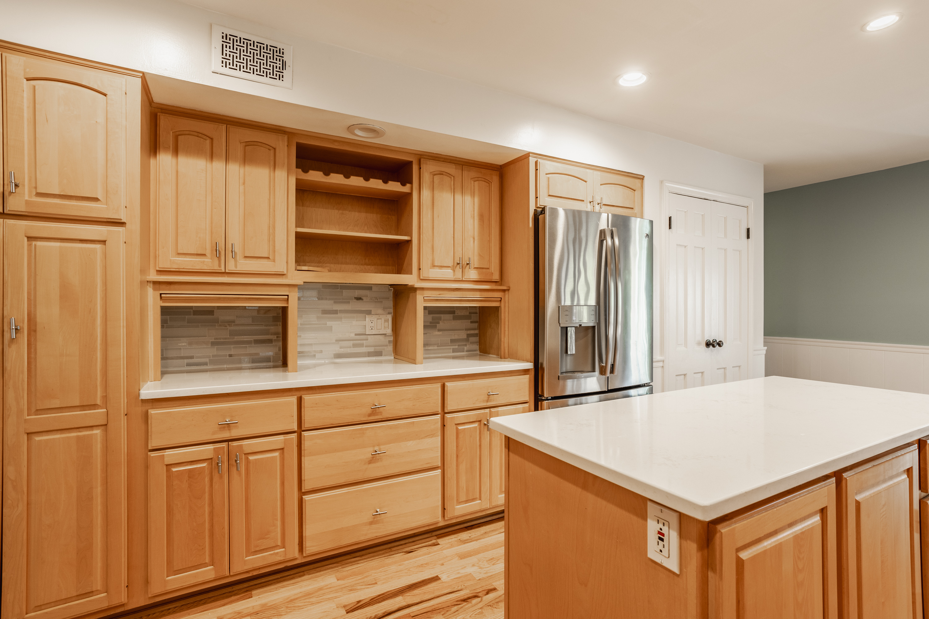 8073 Claridge Road Indianapolis, IN 46260 - Photo 6 of 28 Gallery Image 6