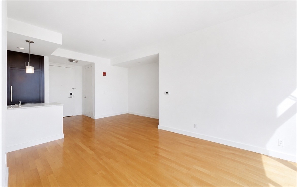 400 Stuart Street, Unit 18G Boston, MA 02116 - Photo 4 of 20 a view of an empty room