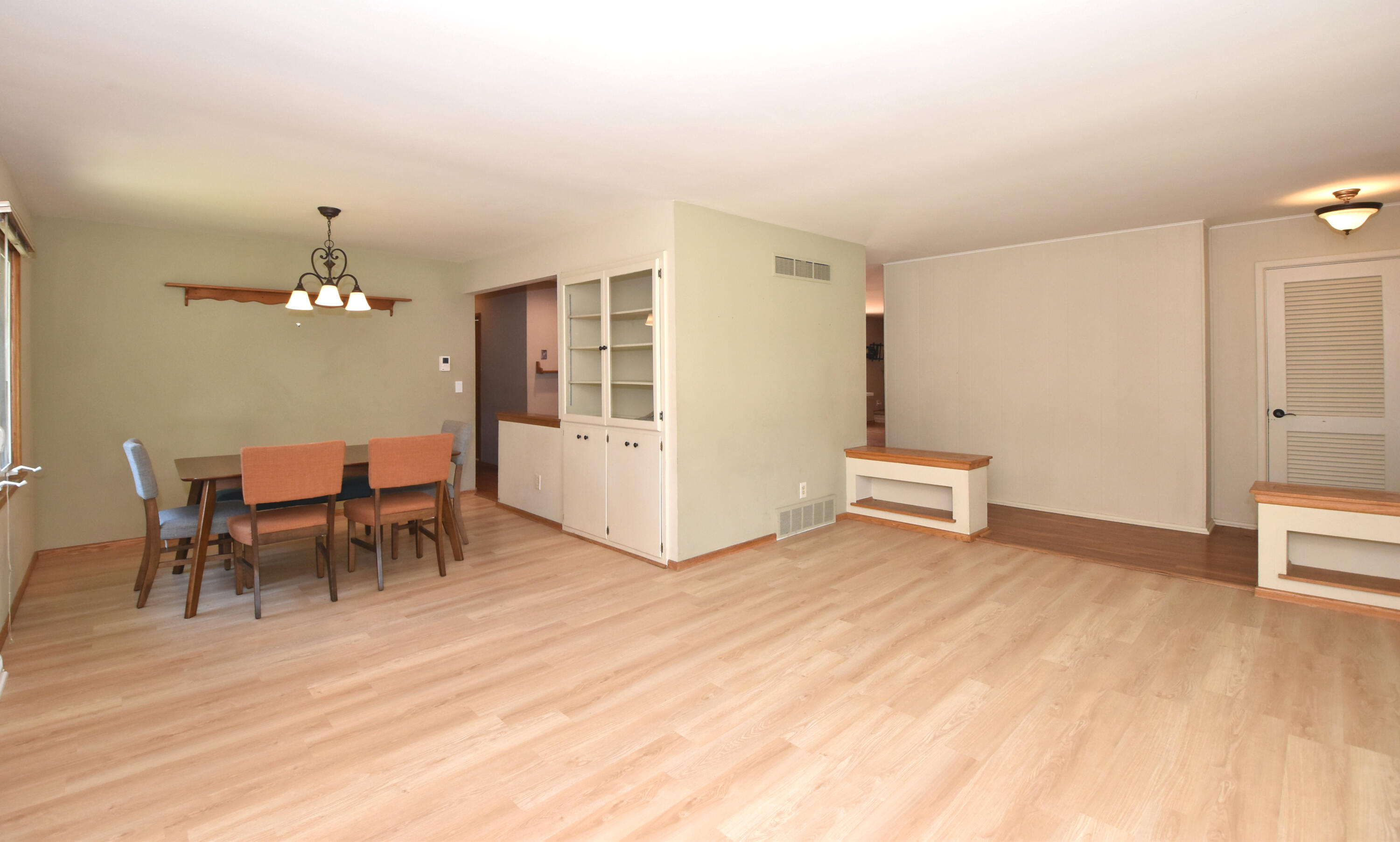 48 Virginia Street Racine, WI 53405 - Photo 5 of 47 Living Room