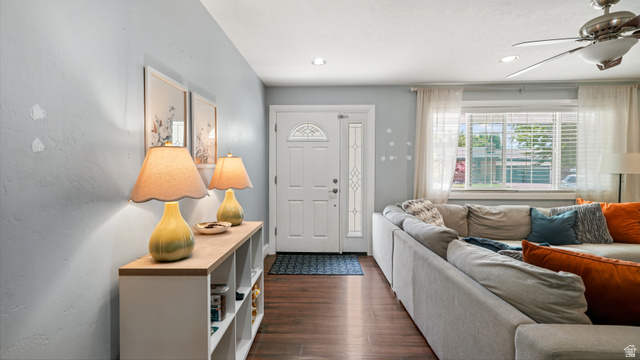 141 East 550 North Springville, UT 84663 - Photo 5 of 28 Entryway and living room