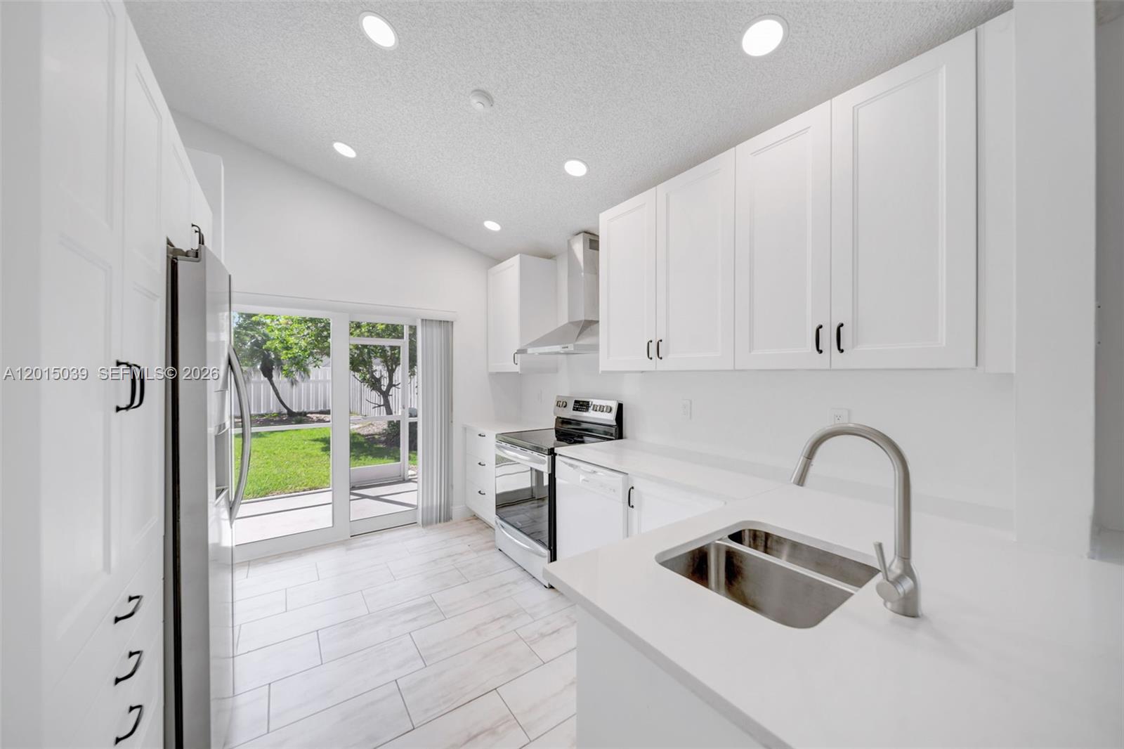 941 Briar Ridge Road Weston, FL 33327 - Photo 8 of 48