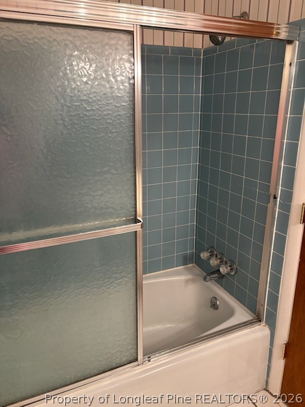 1523 Proctorville Church Road Proctorville, NC 28369 - Photo 28 of 35 a bath tub sitting next to a shower