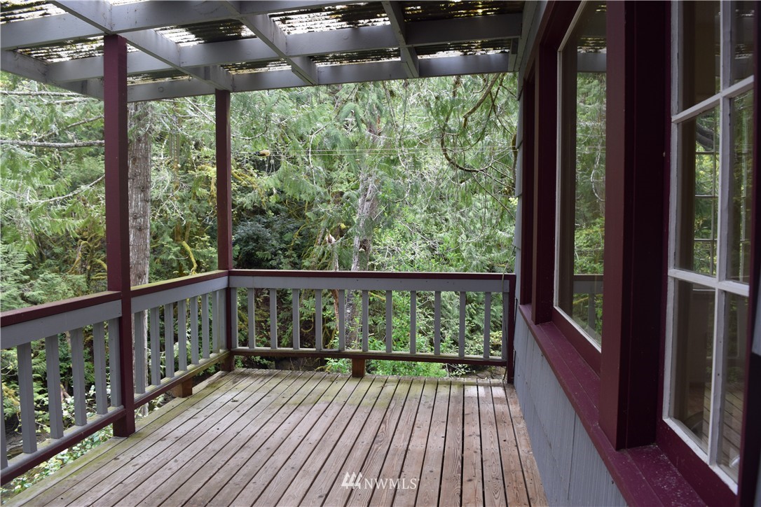 6030 East Grapeview Loop Road Allyn, WA 98524 - Photo 9 of 25 Gallery Image 9