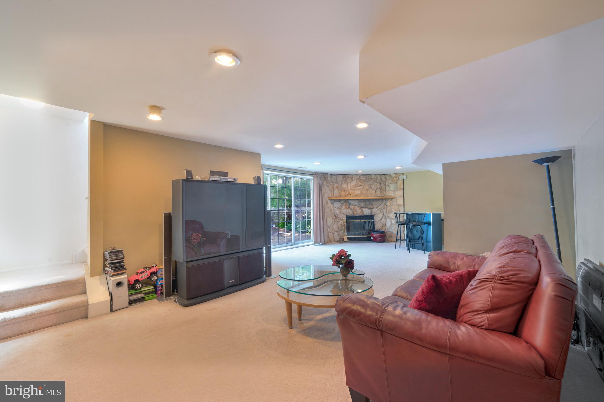 13360 Susan Terrace Philadelphia, PA 19116 - Photo 21 of 29 a living room with furniture and a table